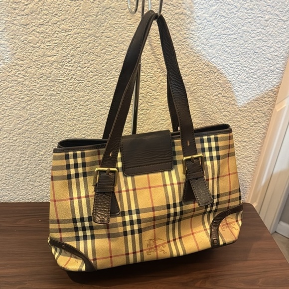 Vintage Burberry in PVC Leather - Picture 5 of 10